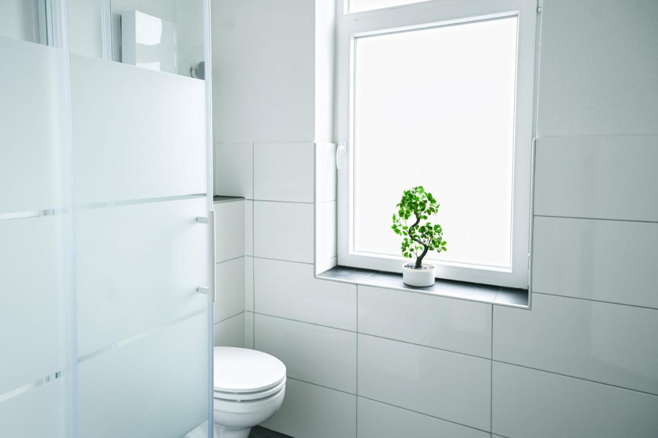 50Qm Apartment In Krefeld Zentral Gelegen Mit Hohen Decken - Beuys Apartments - Krefeld Eksteriør bilde